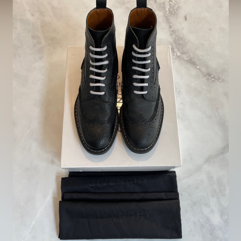 Givenchy 100% Calfskin Oxford Commando Boots Black Size 9M/42Euro Lightly Worn